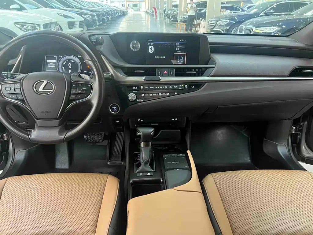 Lexus ES 2020 300h Excellence Edition купить на сайте DeffCars