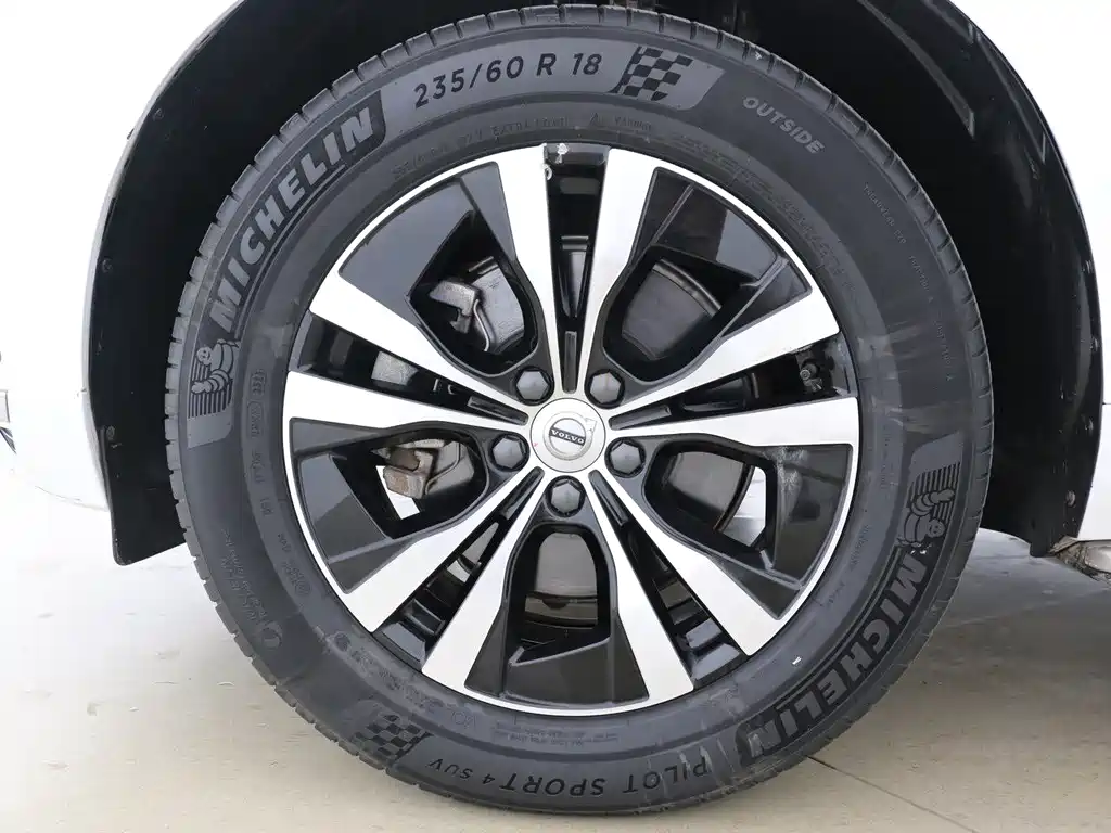 Volvo XC60 2024 B5 four-wheel drive Zhiyi Luxury Edition купить на сайте DeffCars