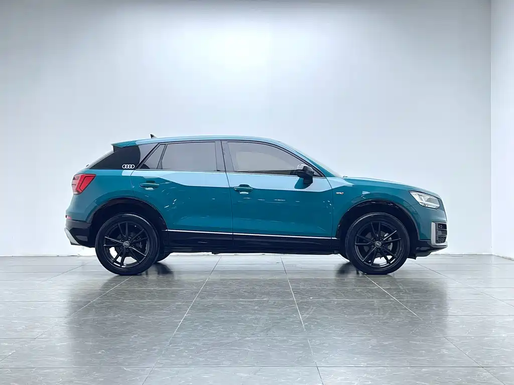 Audi Q2L 2021 35 TFSI luxury and dynamic model купить на сайте DeffCars