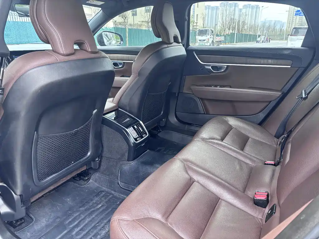 Volvo S90 2022 B5 Zhiyuan Luxury Edition купить на сайте DeffCars