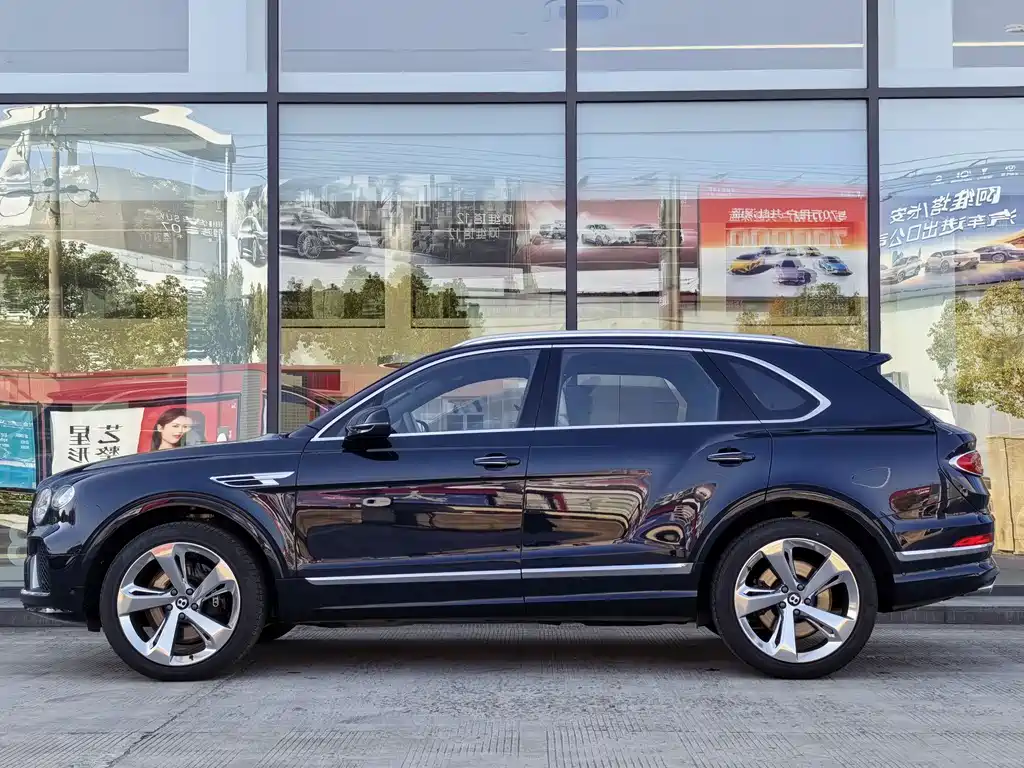 Bentayga 2024 4.0T V8 купить на сайте DeffCars
