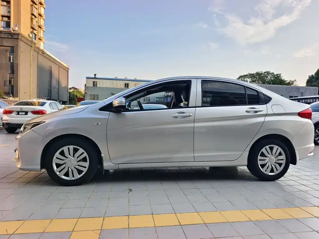 Fengfan 2015 1.5L CVT Comfort Edition купить на сайте DeffCars