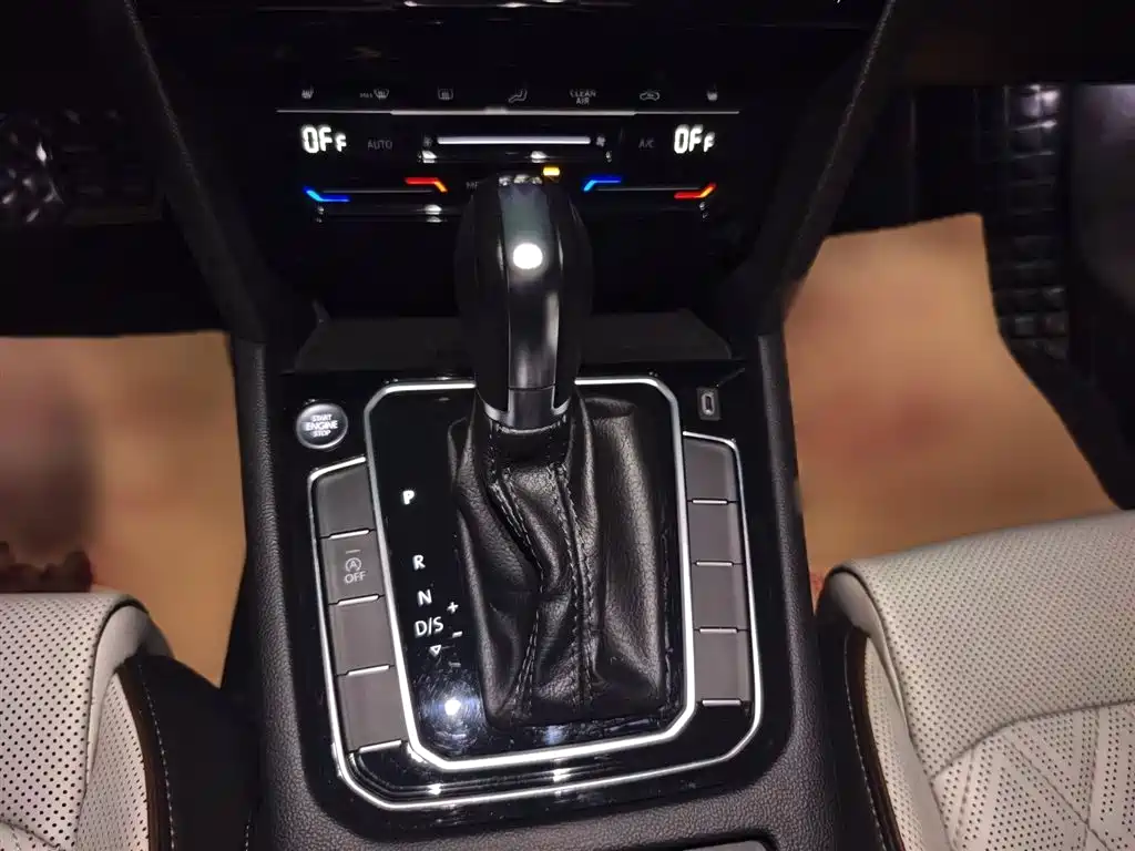 Magotan 2023 2 million commemorative edition 330TSI DSG leading model купить на сайте DeffCars