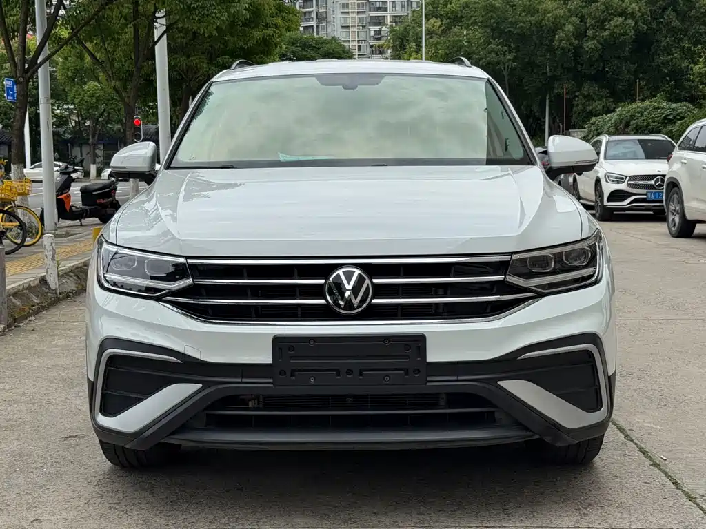 Tiguan L 2023 330TSI automatic two-wheel drive comfort version купить на сайте DeffCars