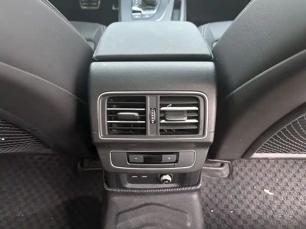 Audi Q5L 2023 40T Fashionable and Elegant Model купить на сайте DeffCars