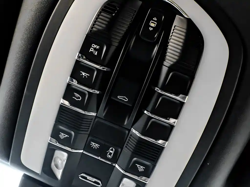 Macan 2024 Macan 2.0T купить на сайте DeffCars