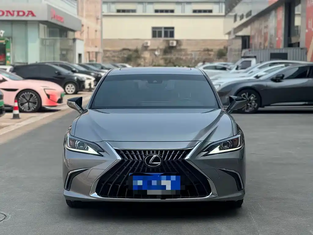 Lexus ES 2022 200 Excellence Edition купить на сайте DeffCars