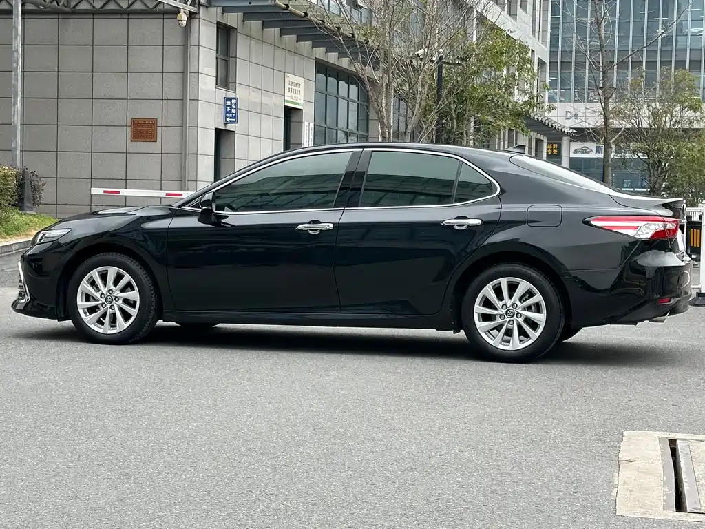 Camry 2021 2.0G Deluxe Edition купить на сайте DeffCars