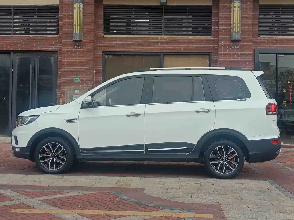 SWM X3 2020 1.5L manual fashion type 7 seats купить на сайте DeffCars