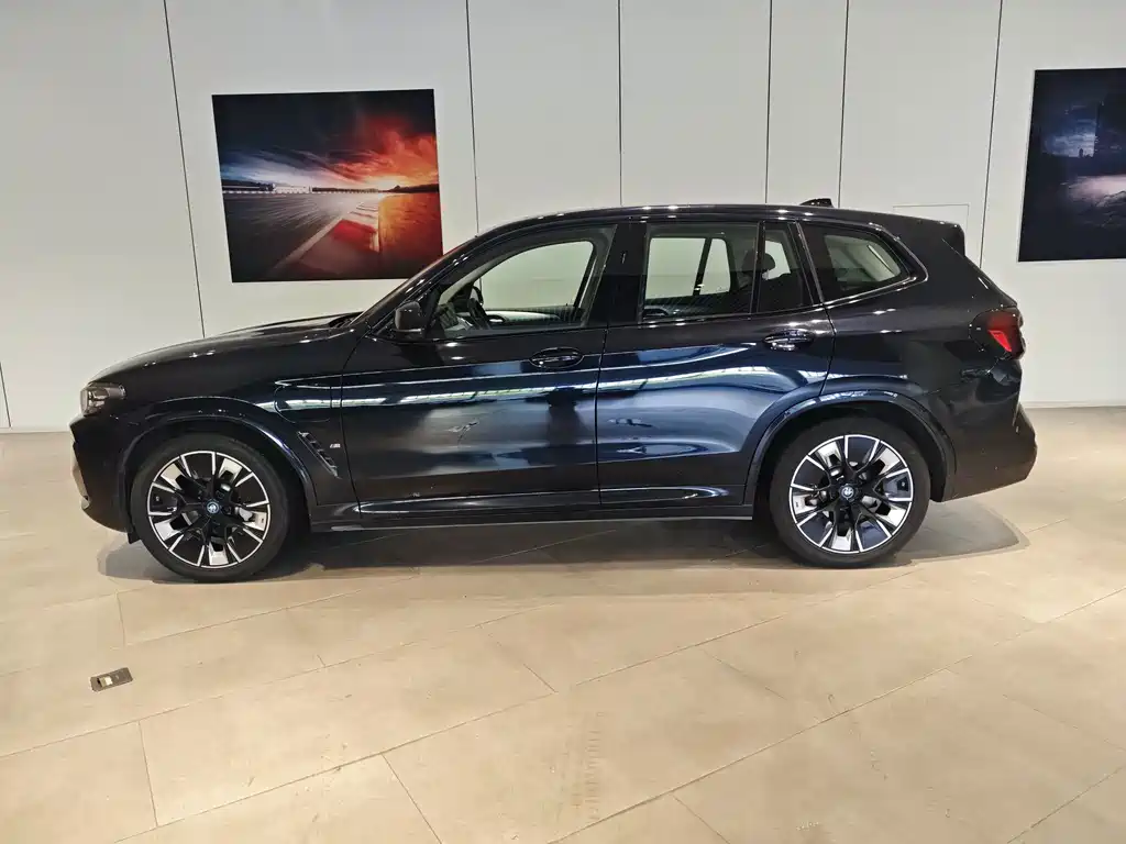 BMW iX3 2023 innovative model купить на сайте DeffCars