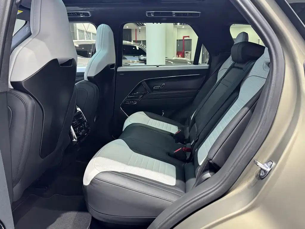 Range Rover Sport 2024 4.4 V8 SV Edition One купить на сайте DeffCars