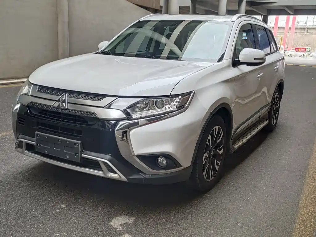 Outlander 2019 2.0L 2WD Enjoy Edition, 5 seats, National VI купить на сайте DeffCars