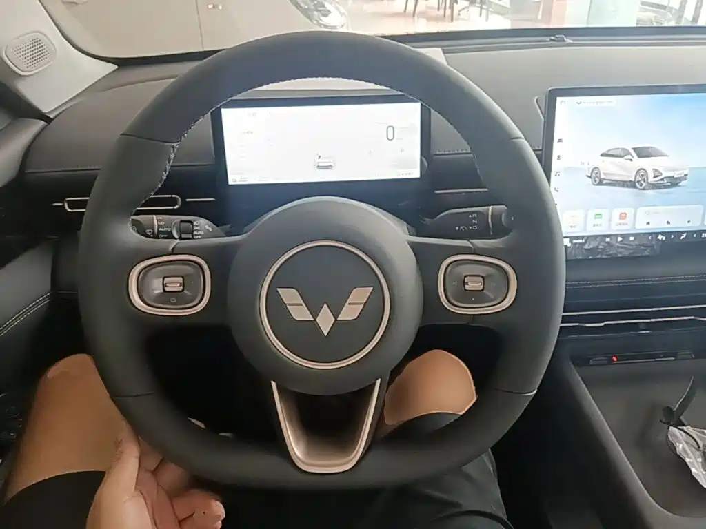 Wuling Starlight 2025 70km smart standard model купить на сайте DeffCars