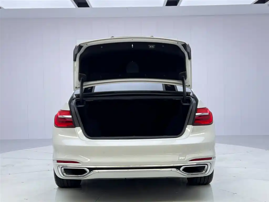 BMW 7 Series 2018 730Li Leading Excellence Package купить на сайте DeffCars