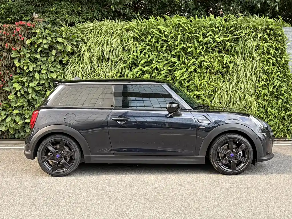 MINI 2023 1.5T COOPER Purple Night Escape Special Edition купить на сайте DeffCars