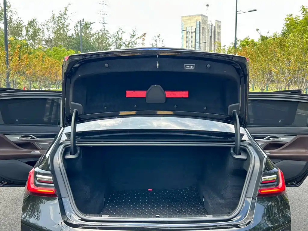 BMW 7 Series 2021 730Li Luxury Package купить на сайте DeffCars