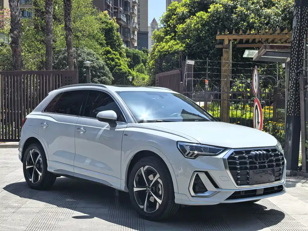 Audi Q3 2024 35 TFSI Fashionable and Dynamic купить на сайте DeffCars