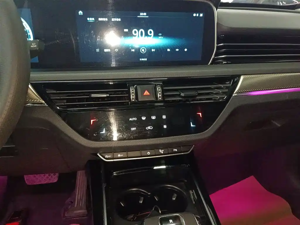 Hongqi HS5 2019 2.0T Zhilian Flagship Edition купить на сайте DeffCars