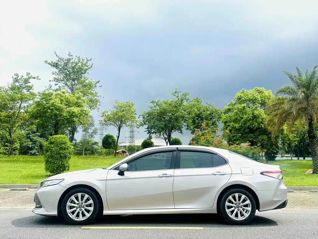 Camry 2018 2.0G Deluxe Edition купить на сайте DeffCars