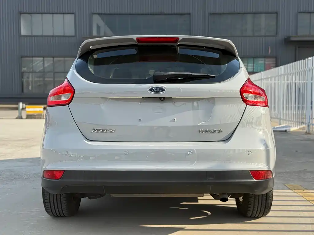 Focus 2018 hatchback classic 1.6L automatic comfort smart mobility version купить на сайте DeffCars