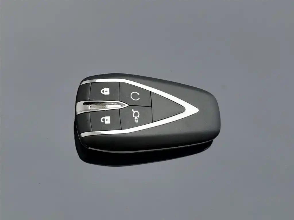 Changan UNI-V Smart iDD 2023 Smart iDD 1.5T 113km smart cool model купить на сайте DeffCars