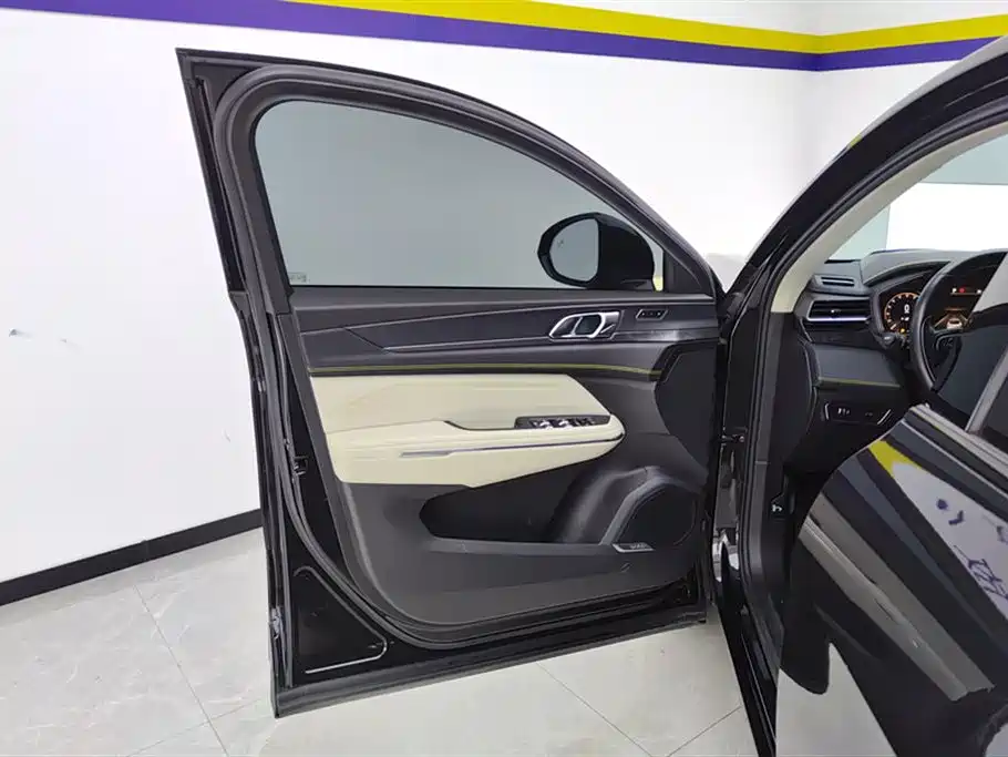 Lynk & Co 05 2022 2.0TD two-wheel drive shines Halo купить на сайте DeffCars
