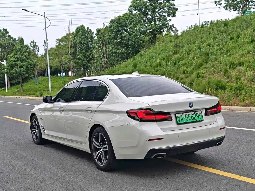 BMW 5 Series New Energy 2022 535Le Luxury Package купить на сайте DeffCars