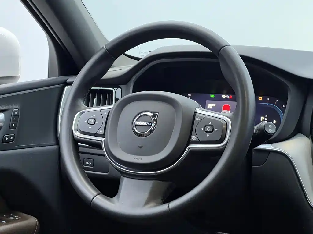 Volvo XC60 2023 B5 four-wheel drive Zhiyi Luxury Edition купить на сайте DeffCars