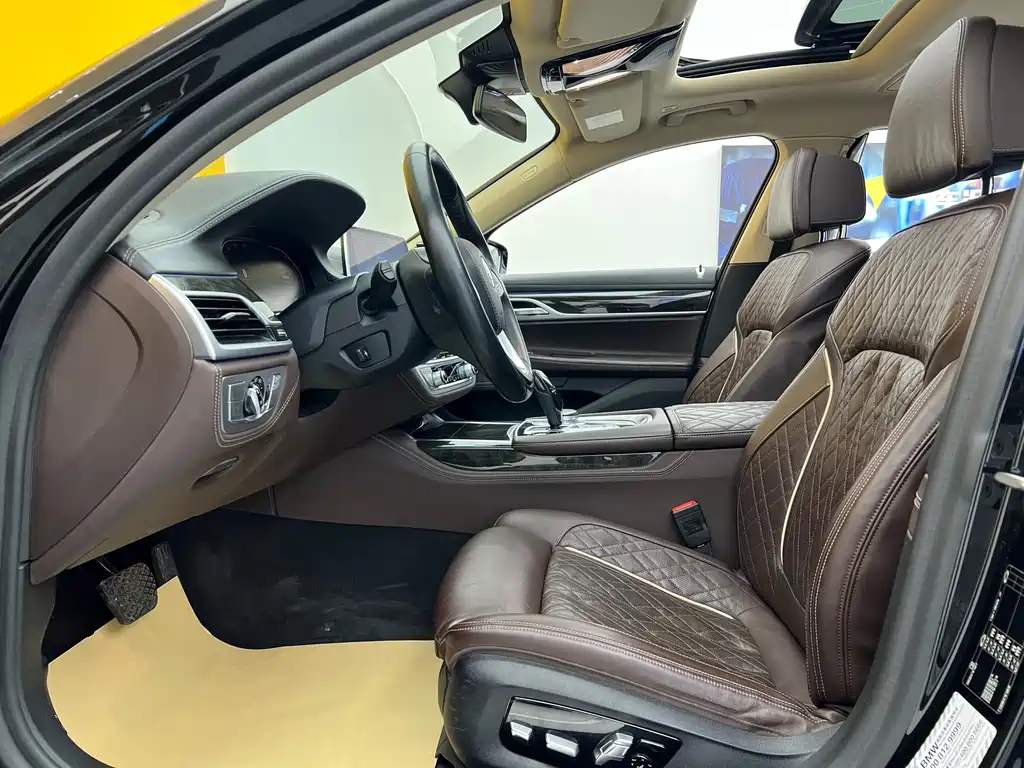 BMW 7 Series 2019 740Li Leading M Sports Package купить на сайте DeffCars