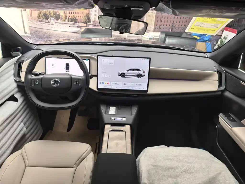 Volvo XC70 plug-in hybrid 2026 model four-wheel drive super long range Core купить на сайте DeffCars