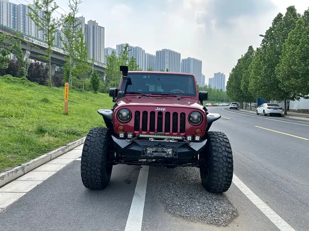 Wrangler 2013 3.6L Sahara two-door version купить на сайте DeffCars