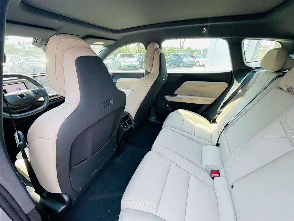 Volvo XC70 plug-in hybrid 2026 model four-wheel drive super long range Core купить на сайте DeffCars