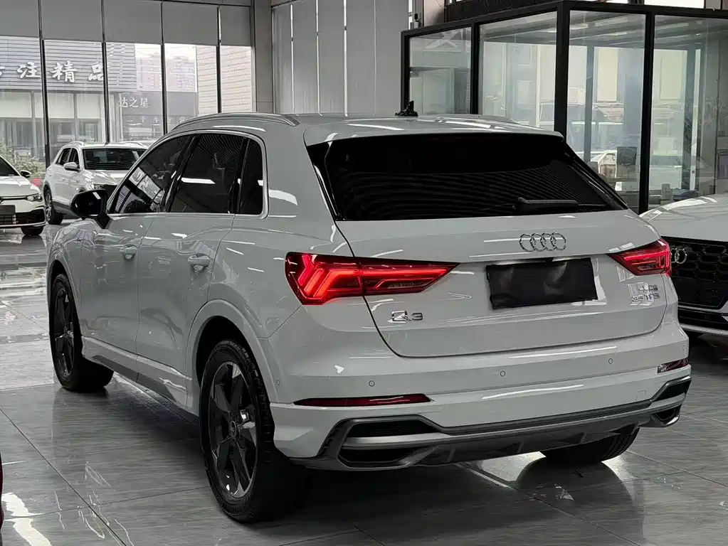 Audi Q3 2022 35 TFSI Fashionable and Dynamic купить на сайте DeffCars