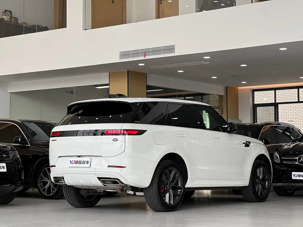 Range Rover Sport 2025 400PS Dynamic SE купить на сайте DeffCars