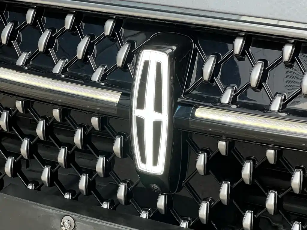 Voyager 2023 2.0T four-wheel drive Zunrui version купить на сайте DeffCars