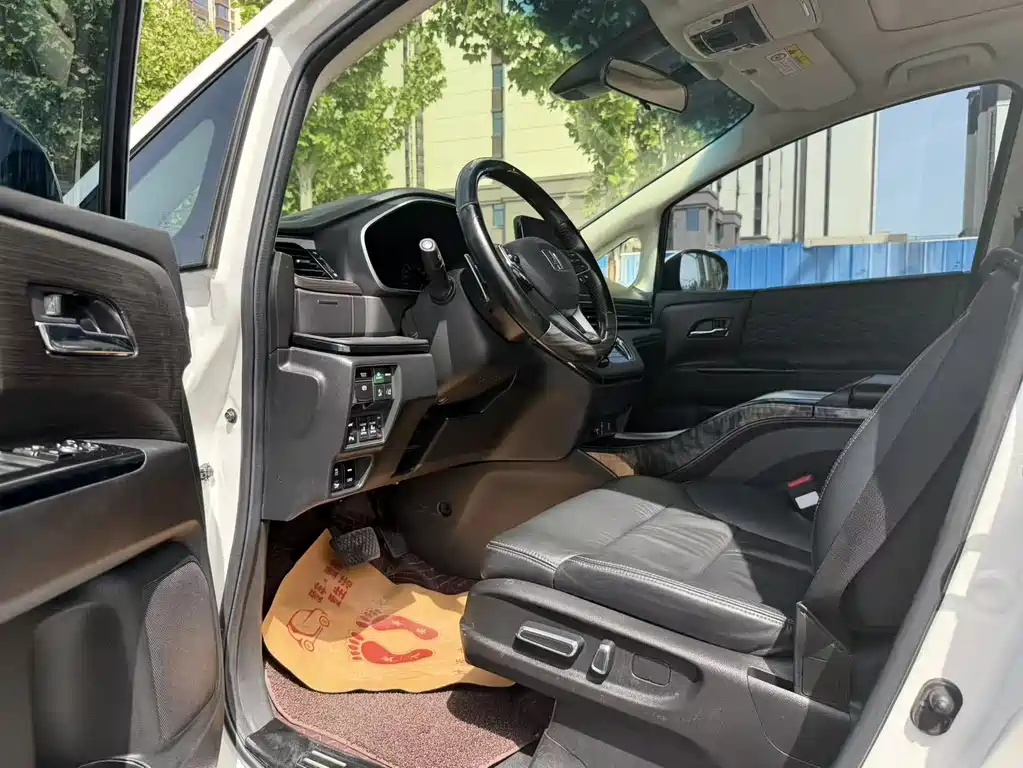 Alison 2022 2.0L e:HEV Deluxe Edition купить на сайте DeffCars