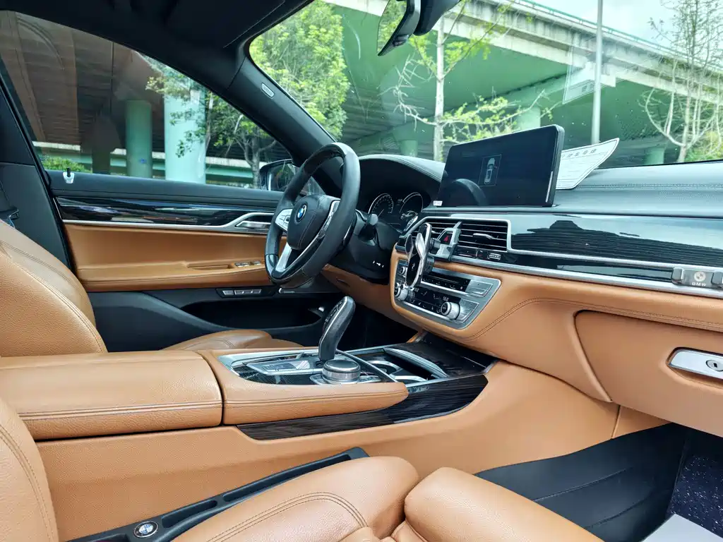 BMW 7 Series 2018 730Li Leading M Sports Package купить на сайте DeffCars