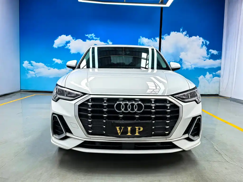 Audi Q3 2022 35 TFSI Fashionable and Dynamic купить на сайте DeffCars