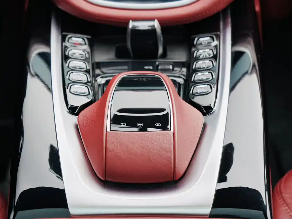Aston Martin DBX 2022 3.0T STRAIGHT-SIX купить на сайте DeffCars