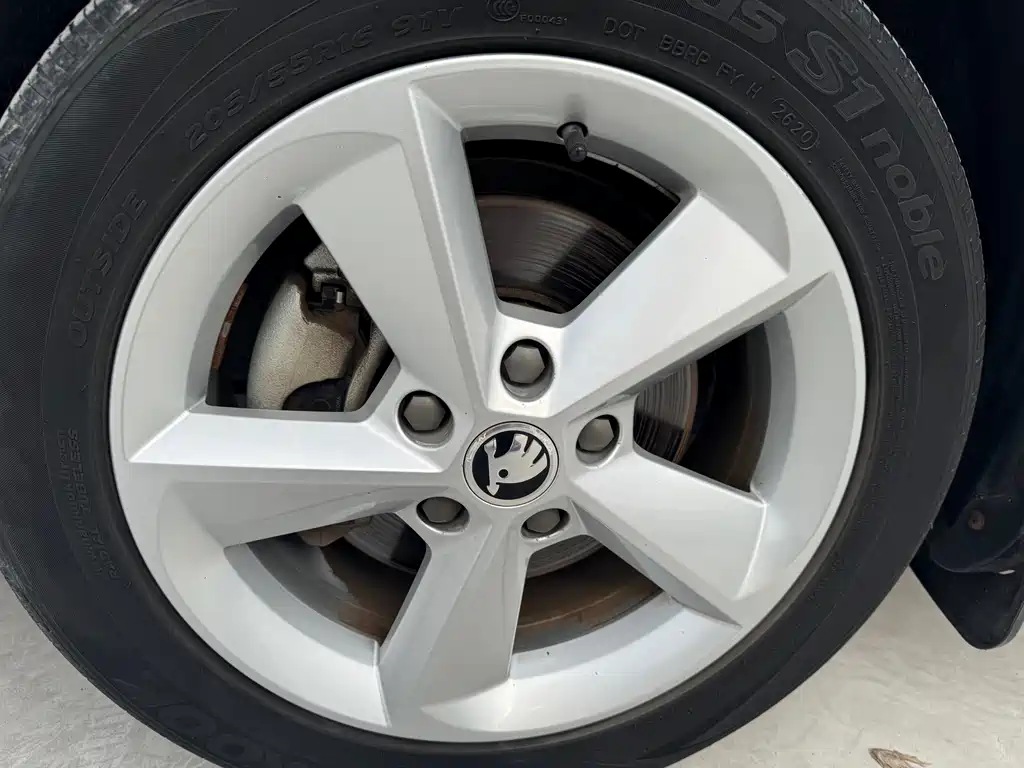 Octavia 2015 1.6L automatic Yijun version купить на сайте DeffCars
