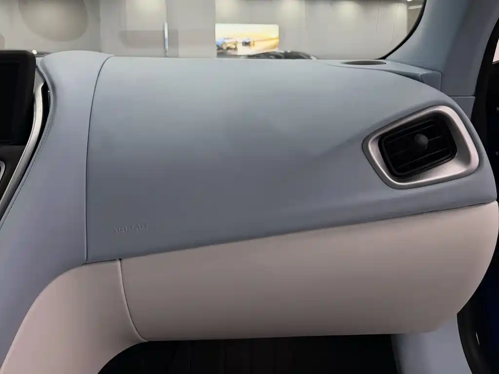 Aston Martin DB11 2017 4.0T V8 купить на сайте DeffCars
