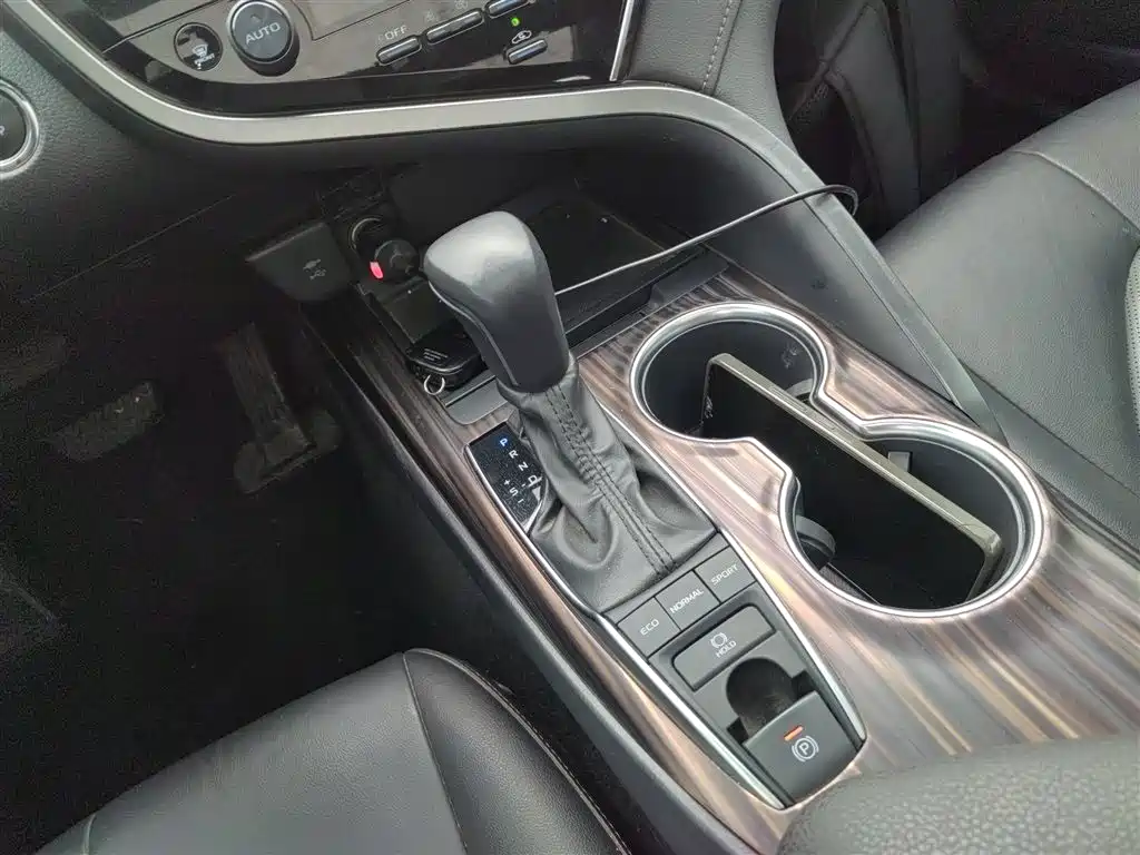 Camry 2019 2.5G Deluxe Edition National VI купить на сайте DeffCars