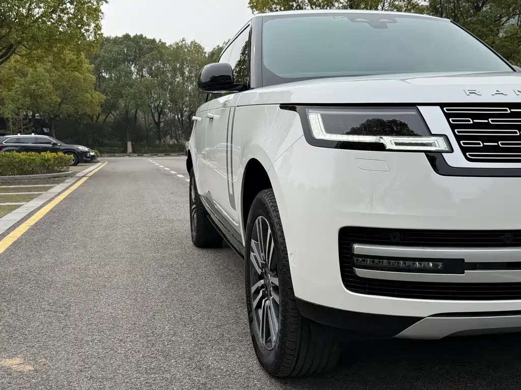 Range Rover 2023 3.0 L6 400PS Genesis Extended Edition купить на сайте DeffCars