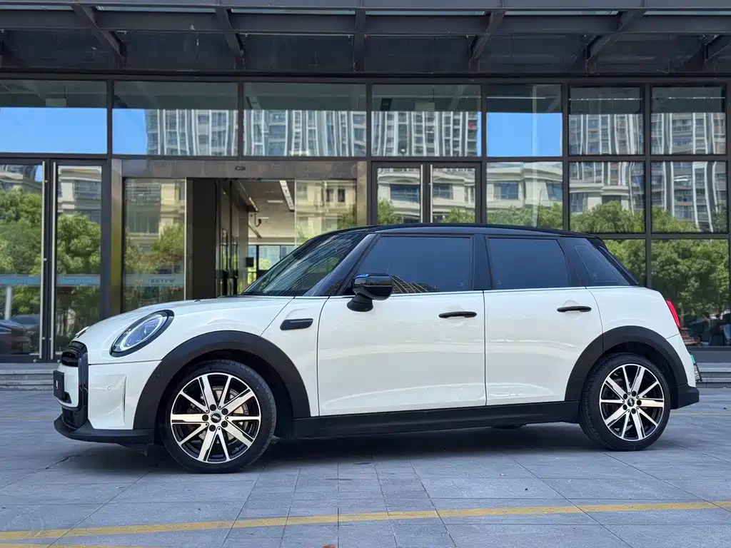 MINI 2023 1.5T COOPER Artist Five-Door Edition купить на сайте DeffCars