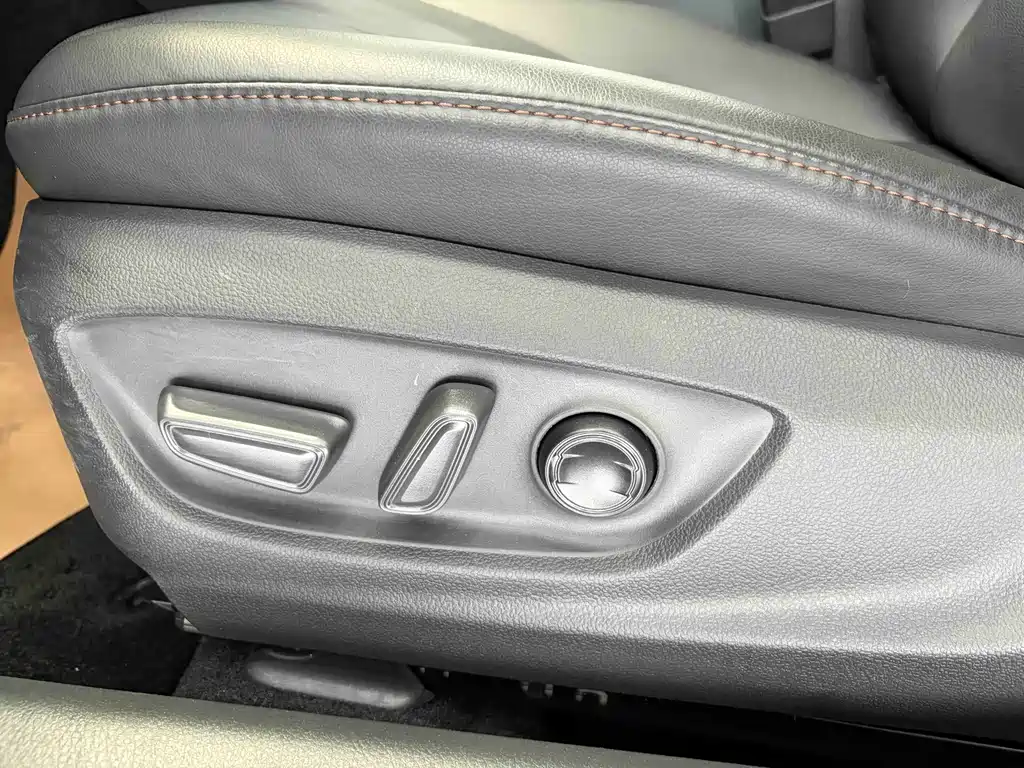 Camry 2022 2.0GVP Leading Edition купить на сайте DeffCars