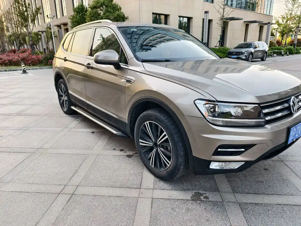 Tiguan L 2019 330TSI automatic two-wheel drive panoramic comfort version National VI купить на сайте DeffCars