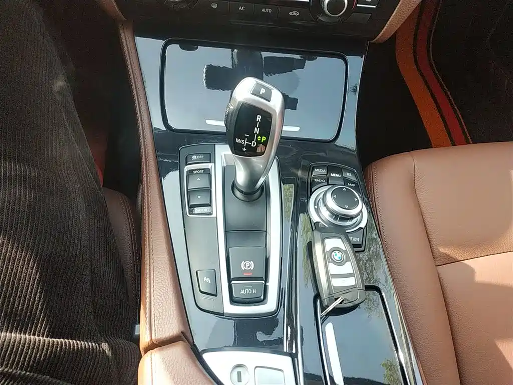 BMW 5 Series 2017 520Li Elegant купить на сайте DeffCars