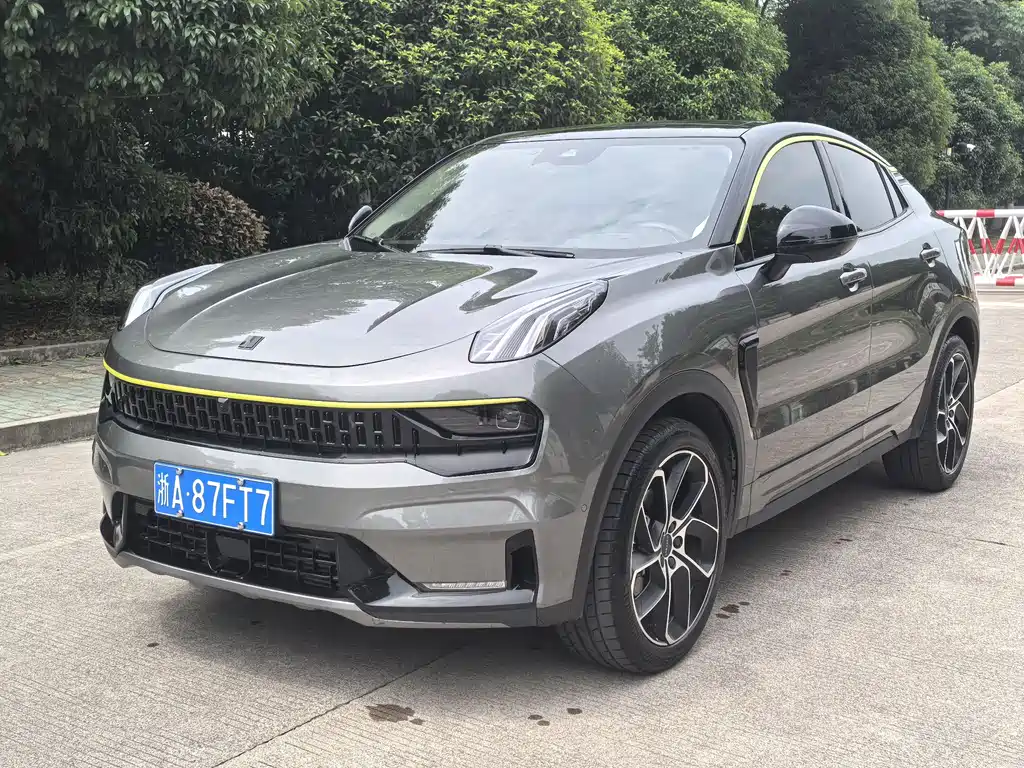 Lynk & Co 05 2022 2.0TD Two-wheel drive Halo купить по цене 2 441 990 ₽  на сайте DeffCars