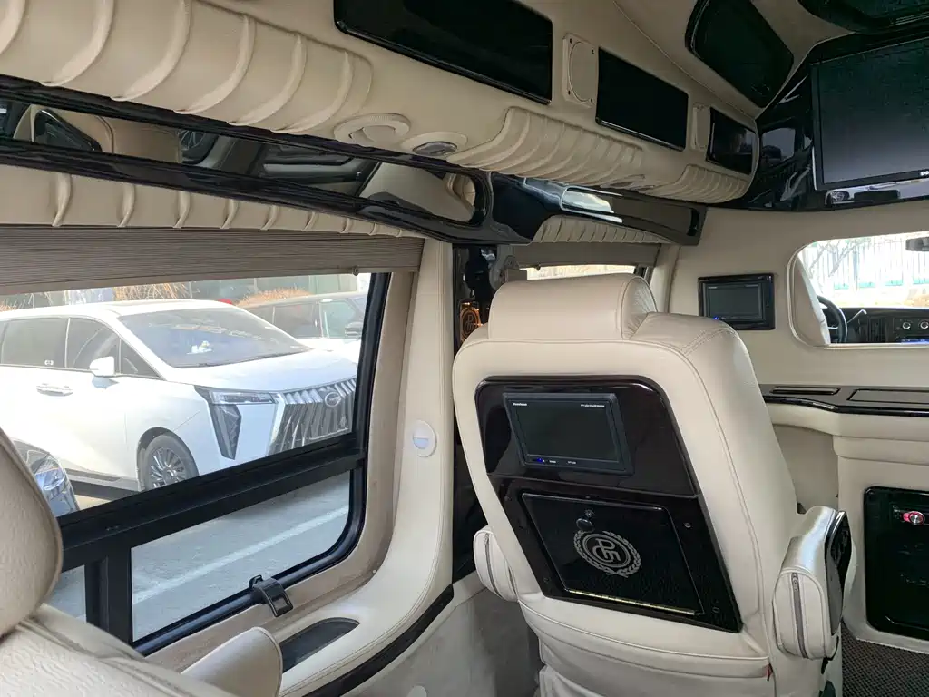 SAVANA 2011 5.3L Business Star 7-seater купить на сайте DeffCars