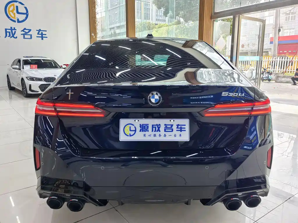 BMW 5 Series 2025 530Li Leading M Sports Package купить на сайте DeffCars